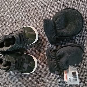 Camo baby shoes and baby mits